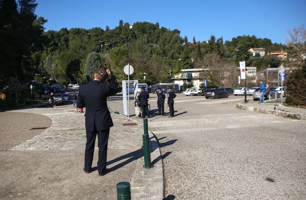 Κοροναϊός: Έρημη η Αρχαία Ολυμπία για την αφή της φλόγας (photos)