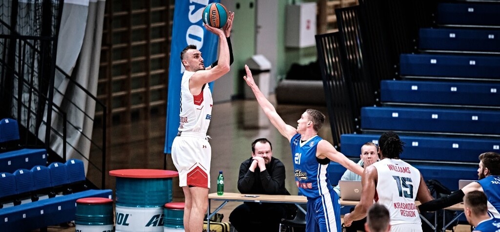 VTB LEAGUE:

Άλλη μια λίγκα που καθυστέρησε να προχωρήσει σε αναβολή. Είναι χαρακτηριστικό ότι στις 12 Μαρτίου διεξήχθη ο αγώνας ανάμεσα στη Κάλεβ και τη Λοκομοτίβ Κουμπάν, χωρίς φυσικά την παρουσία κόσμου.