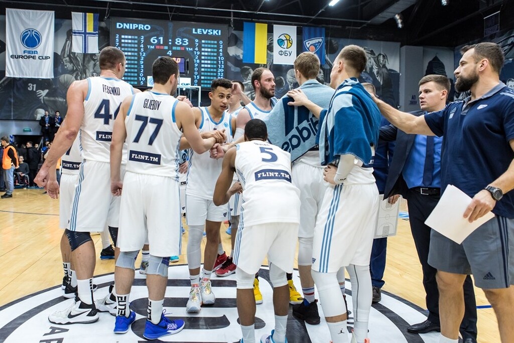 Ντνίπρο (Ουκρανία):                                                                                                                          
Τα χνάρια της Λιθουανίας ακολούθησε σχεδόν αμέσως κι η Ουκρανία, η οποία με τη σειρά της πραγματοποίησε πρόωρη