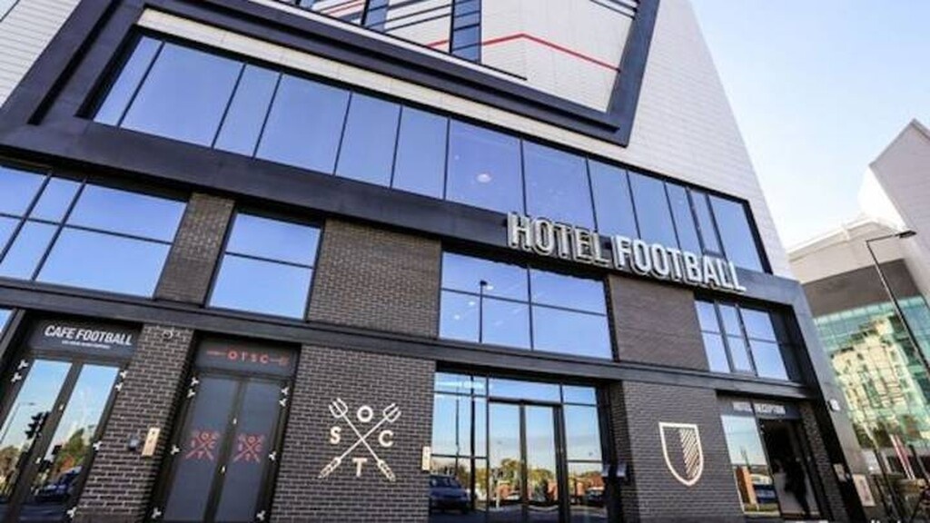 Γιατροί και νοσηλευτές προτιμούν να μένουν αυτές τις ημέρες μακριά από τα σπίτια τους, για να μην μεταδώσουν τον κορωνοϊό (που πιθανώς φέρουν) σε άλλους ανθρώπους