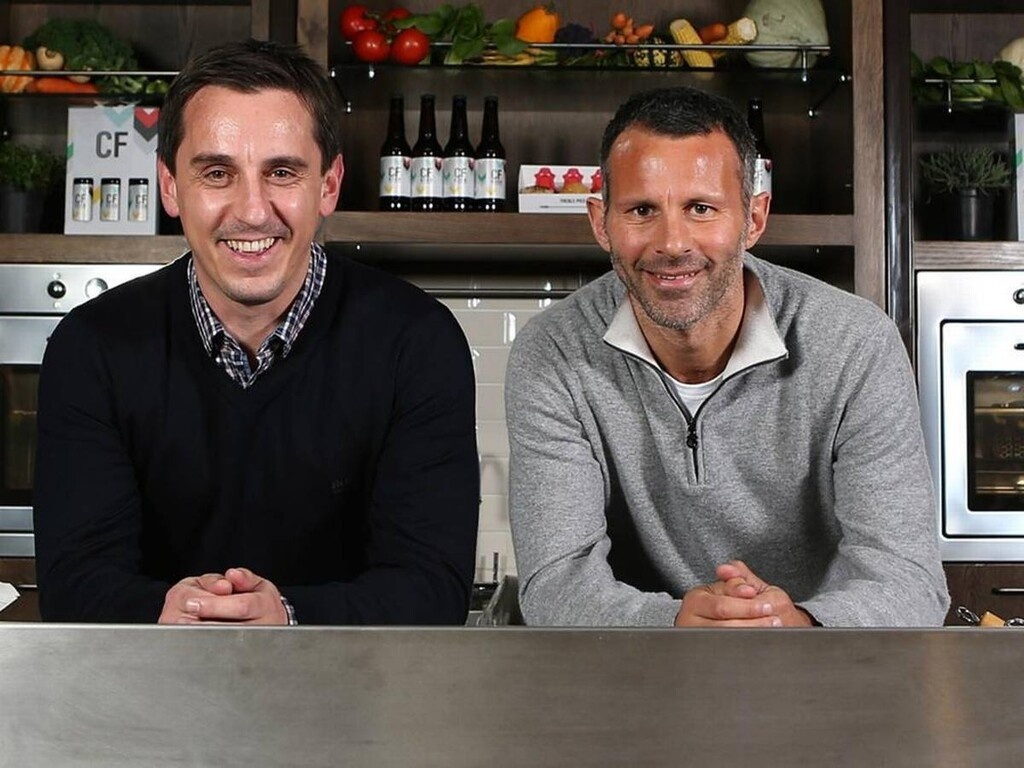 Ο Ράιαν Γκιγκς και ο Γκάρι Νέβιλ προχώρησαν σε μια εξόχως σημαντική κίνηση που ενισχύει το μέτωπο της ανθρωπότητας κατά του κορωνοϊού.