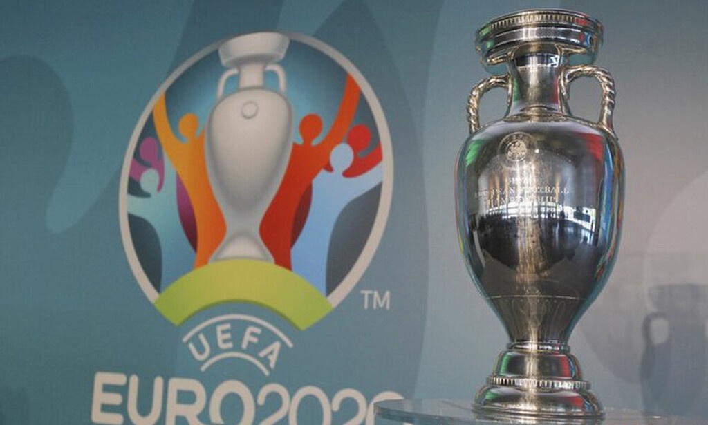 Το... απίστευτο είναι πως την Παρασκευή η UEFA είχε ανακοινώσει ότι θα συνεχίσει να ονομάζεται Euro 2020 παρότι θα γίνει έναν χρόνο αργότερα...