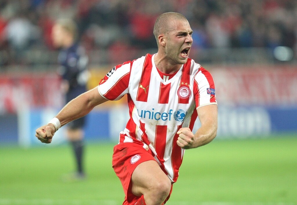 Ο Ολυμπιακός βέβαια περιμένει στη... γωνία για το ενδεχόμενο που μείνει ελεύθερος ο άλλοτε "ερυθρόλευκος" κεντρικός μέσος, ωστόσο η υπόθεσή του αναμένεται να τραβήξει χρονικά.