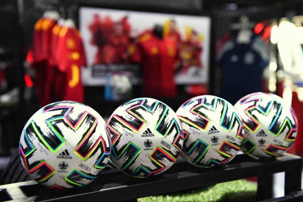 «Το ποδόσφαιρο έχει πολύ μεγάλη επιρροή στη δυναμική εξάπλωσης (σ.σ. του κορονοϊού)», κατέληξε ο Γιόνας Σμιτ-Σάναζιτ, ο οποίος εργάζεται στο Ινστιτούτο «Μπέρνχαρντ Νόχτ» του Αμβούργου.