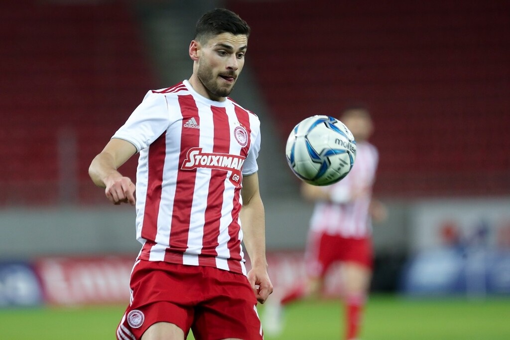 Η αγγλική ομάδα είχε βρεθεί πολλές φορές σε αγώνες των Πειραιωτών, στην Ελλάδα και στο Νησί απέναντι σε Τότεναμ και Άρσεναλ, και φαίνεται πως έχουν σχηματίσει πλήρη εικόνα για τον Έλληνα μεσοεπιθετικό.