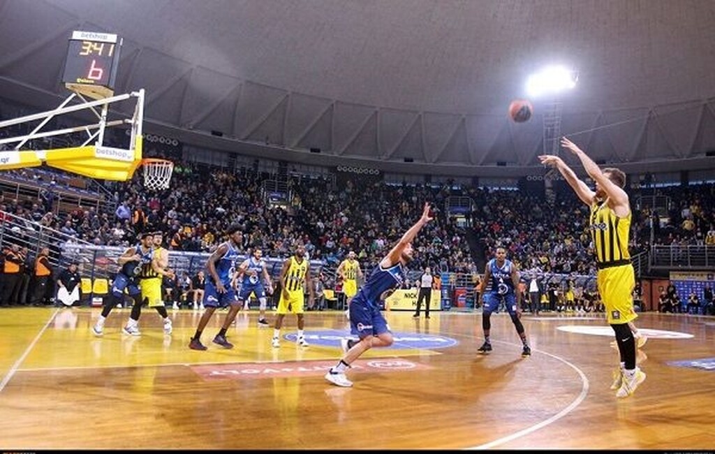 Τις τελευταίες ώρες βέβαια, είδαν το φως της δημοσιότητας σενάρια που θέλουν ισχυρό Έλληνα επιχειρηματία, να ενδιαφέρεται να εμπλακεί με τους «κίτρινους».
