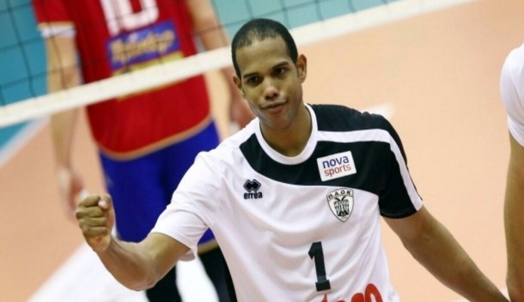 Πρόκειται για τον Χαβιέρ Χιμένεθ που αγωνίστηκε στο δικέφαλο και πλέον είναι στην Σαρέμα.