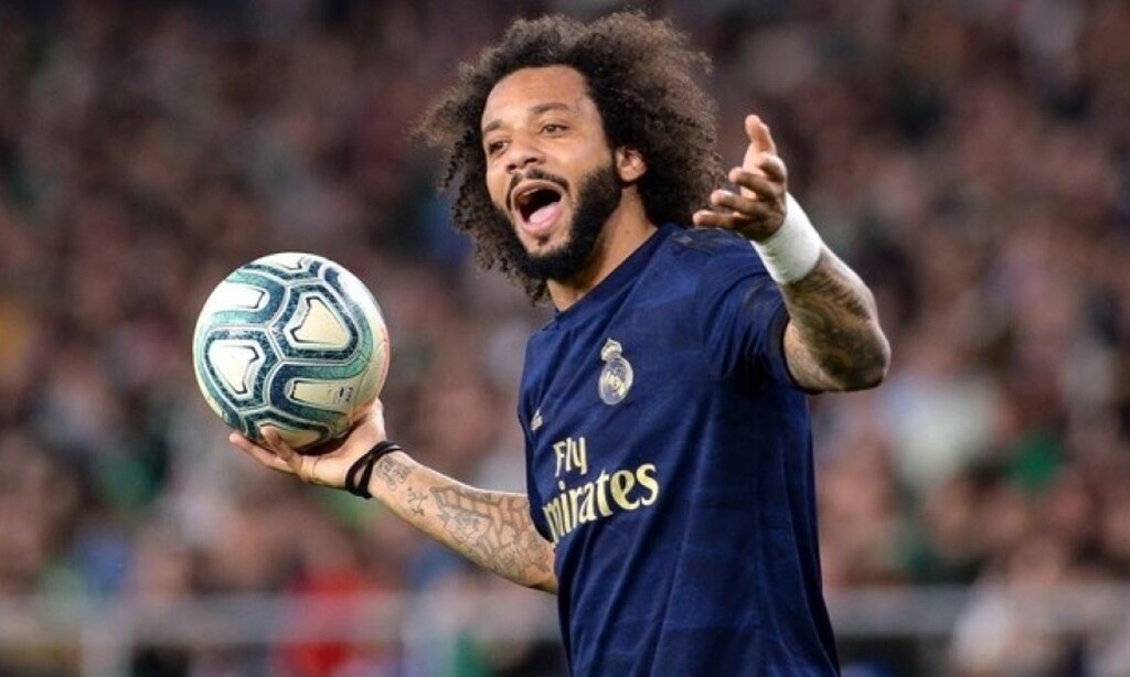 Ωστόσο αυτό δεν αποτελεί πρόβλημα για την Μεγάλη Κυρία η οποία θέλει να ενισχυθεί στη θέση του Μαρσέλο και είναι έτοιμη να του προσφέρει συμβόλαιο τεσσάρων ετών με αποδοχές που δεν έχουν αποκαλυφθεί αλλά εκτιμώνται ότι θα είναι αντίστοιχες με εκείνες που