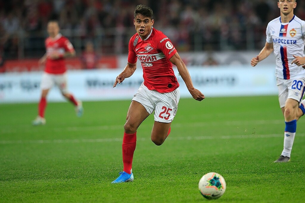 Με την Πάσος Φερέιρα είχε 30 συμμετοχές και 11 γκολ. Ακολούθησε η Κράσνονταρ, στην οποία έμεινε για τρία χρόνια. Συνολικά εκεί έπαιξε 56 αγώνες και πέτυχε 20 γκολ. Από το 2016 ανήκει στην Σπαρτάκ Μόσχας, στην οποία έχει 116 συμμετοχές και 11 τέρματα