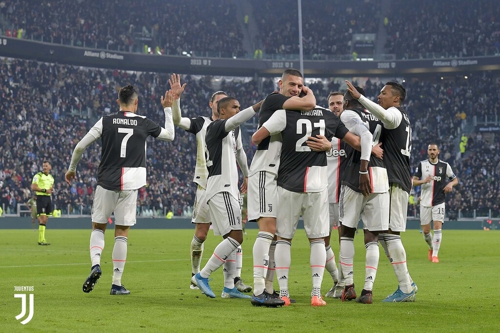 Όμως στη Γιουβέντους, εμφανίζονται αποφασισμένοι να δημιουργήσουν μια σούπερ ομάδα, που τη νέα σεζόν δεν θα έχει αντίπαλο μέσα στα γήπεδα.