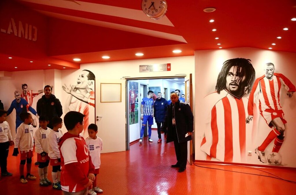 Ολυμπιακός: Έτσι φτιάχτηκαν τα… θρυλικά αποδυτήρια στο «Γ. Καραϊσκάκης» (video+photos)