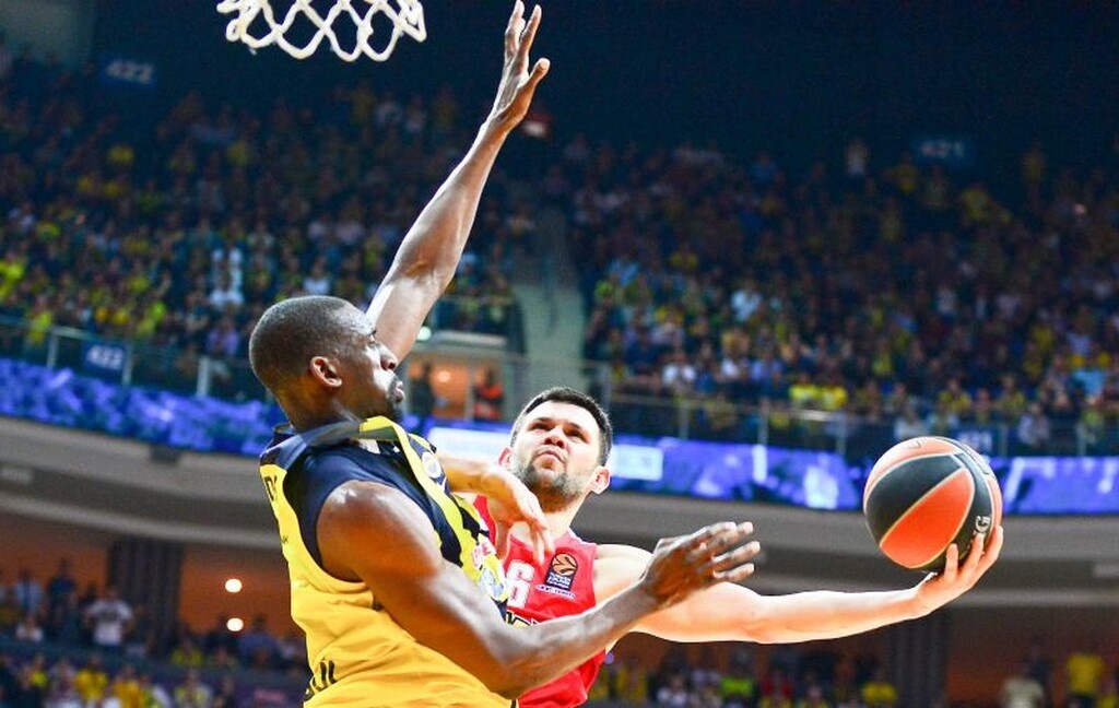 Εκεί αγωνίστηκε στους Μπεϊτζίν Ντακς, για όσο κράτησε η σεζόν λόγω κορονοϊού, όμως φαίνεται πως βαρέθηκε και θέλει να παίξει ξανά στην Euroleague.