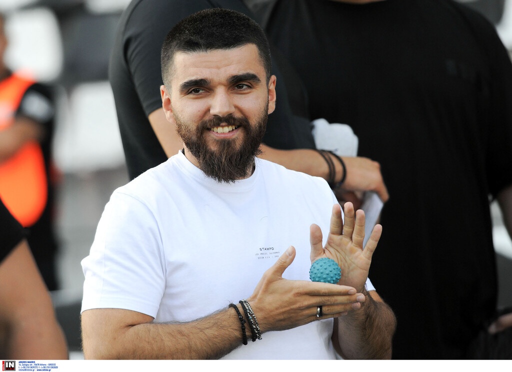 Ο Γιώργος Σαββίδης έχει σήμερα τα γενέθλια του και δέχθηκε μια έκπληξη με άρωμα ΠΑΟΚ