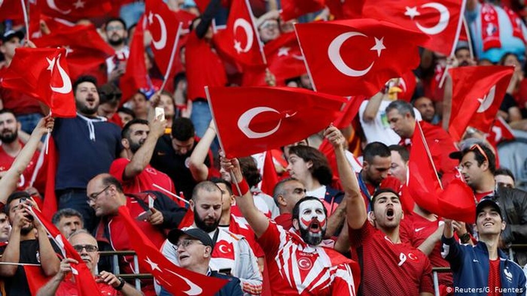 Σε όλα τα επίπεδα χτυπά την Τουρκία ο κορονοϊός