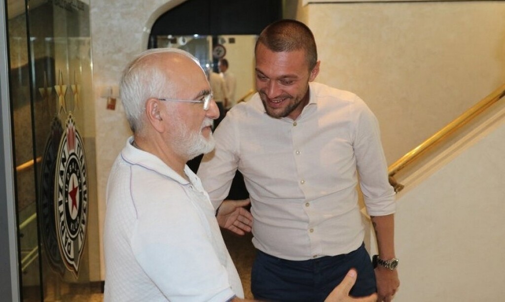 Τη φιλοσοφία του μάλιστα, την ανέπτυξε και στον ισχυρό άνδρα του ΠΑΟΚ, με τον Ιβάν Σαββίδη να εντυπωσιάζεται, όταν είχαν γνωριστεί οι δυο άνδρες, το περασμένο καλοκαίρι, στο πλαίσιο του φιλικού των δυο ομάδων