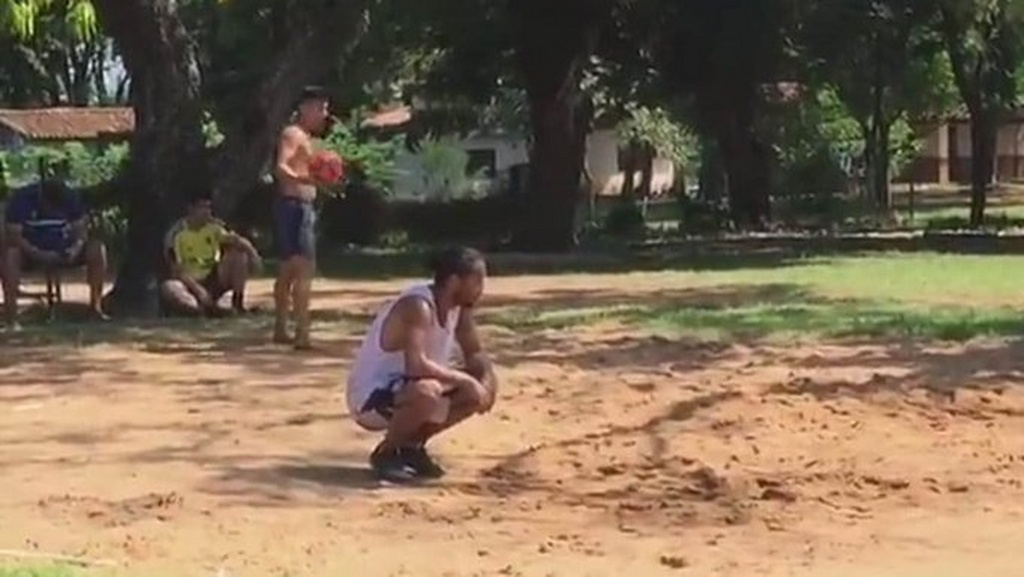 Ροναλντίνιο: Νέο βίντεο από τη ζωή στη φυλακή (photos+video)