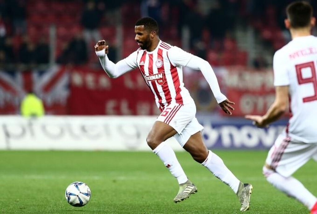 Εν τέλει ο Καφού υπέγραψε στον Ολυμπιακό για τρία χρόνια, όμως στους "ερυθρόλευκους" πήγε σχετικά ανέτοιμος, χωρίς να πιάσει υψηλά στάνταρ απόδοσης.