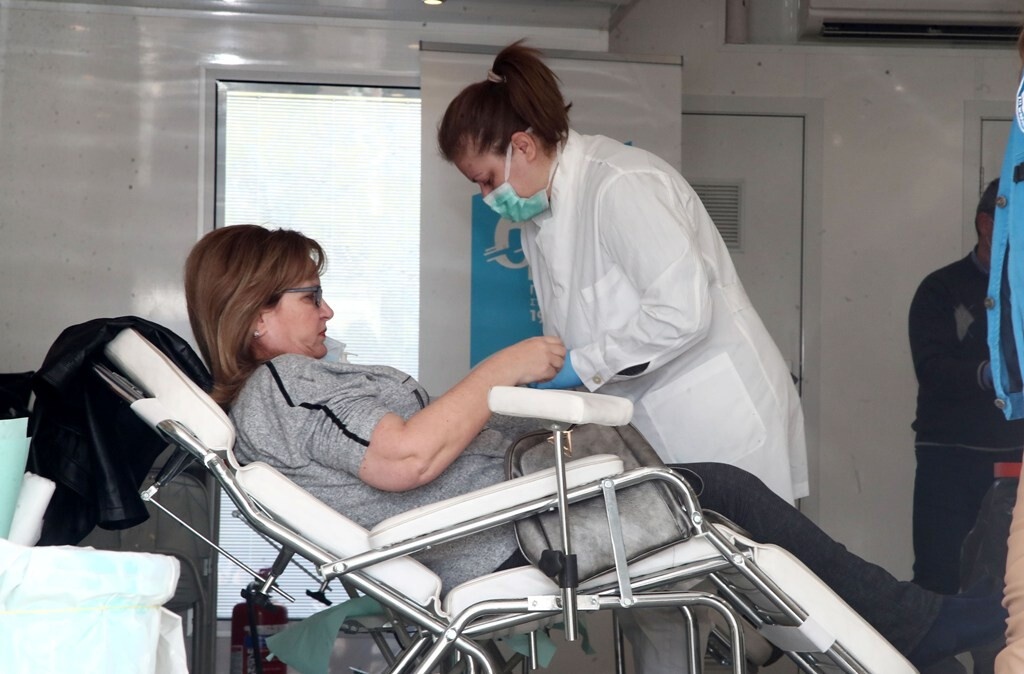 Αθρόα η συμμετοχή στην εθελοντική αιμοδοσία στο ΕΑΚΝ Αγίου Κοσμά (photos)
