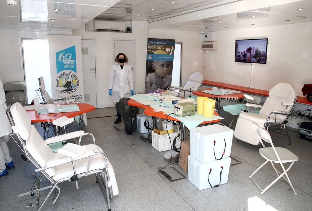 Αθρόα η συμμετοχή στην εθελοντική αιμοδοσία στο ΕΑΚΝ Αγίου Κοσμά (photos)