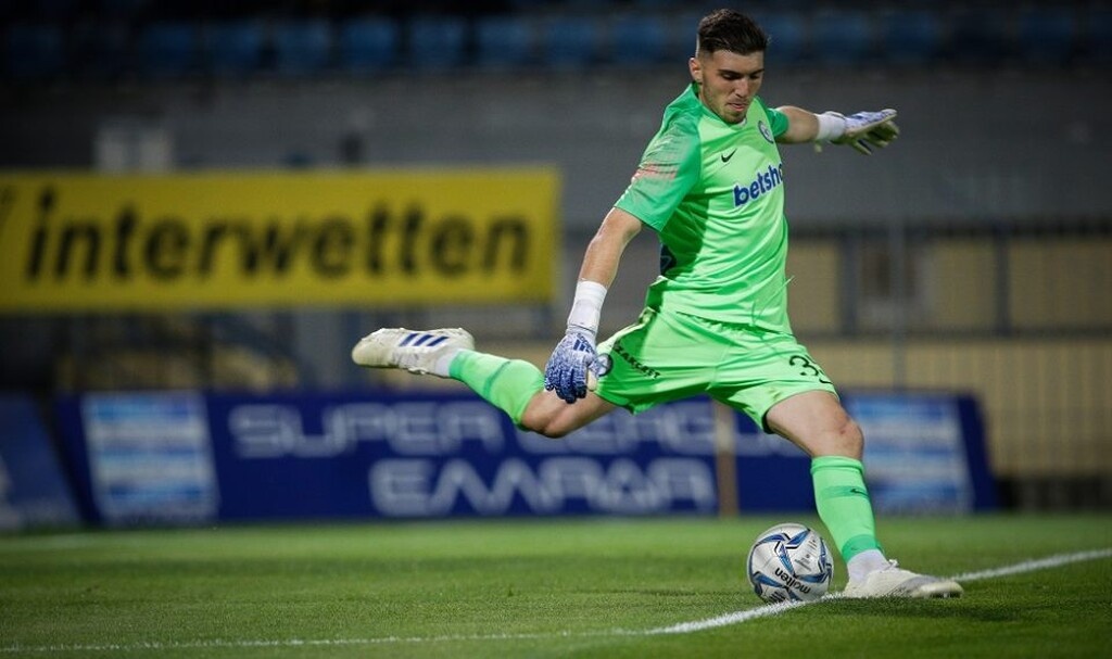 Ο υψηλόσωμος (1.89μ.) γκολκίπερ είναι γνωστό ότι έχει μπει στα ραντάρ και άλλων μεγάλων ελληνικών συλλόγων, ωστόσο, ο ΠΑΟΚ έχει τον τρόπο και την γνώση να βάζει τους δικού του όρους.