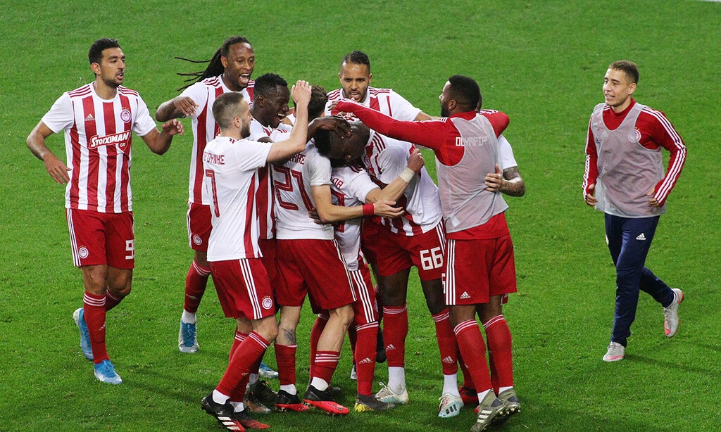 Παράλληλα αναμένουν και τα... κοψίματα από το ρόστερ του Ολυμπιακού. Και μάλιστα φαίνεται πως ήδη έχουν τσεκάρει έναν ποδοσφαιριστή από τους «ερυθρόλευκους». Μιλάμε φυσικά για τον...