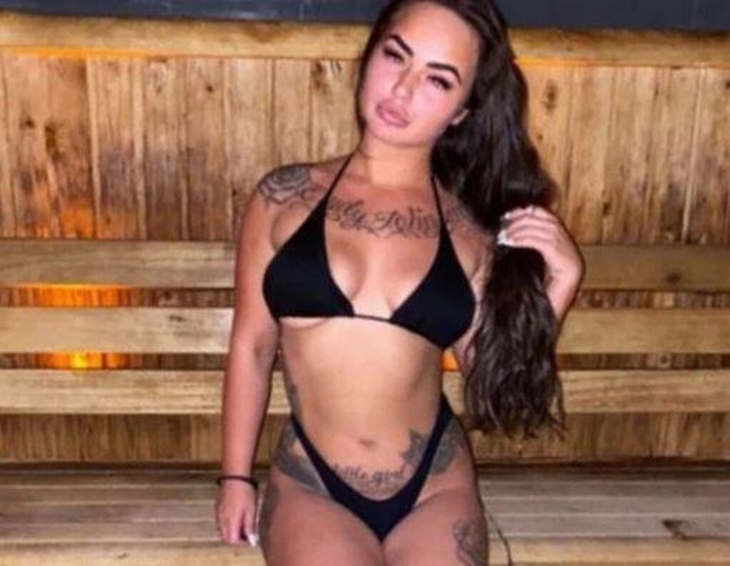 Στο... πάρτι, που έγινε στο διαμέρισμα του Γουόκερ στο Τσέσαϊρ, συμμετείχαν η 21χρονη Λουίζ ΜακΝαμάρα και μια 24χρονη από τη Βραζιλία. «Καλεσμένος» ήταν και ένας φίλος του ποδοσφαιριστή.