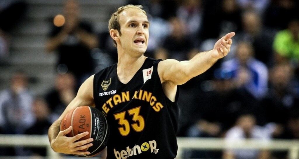 Δημοσιεύματα αναφέρουν πως ο παίκτης είναι stand by από την ΑΕΚ, καθώς υπάρχει… πολυκοσμία στις θέσεις των γκαρντ.