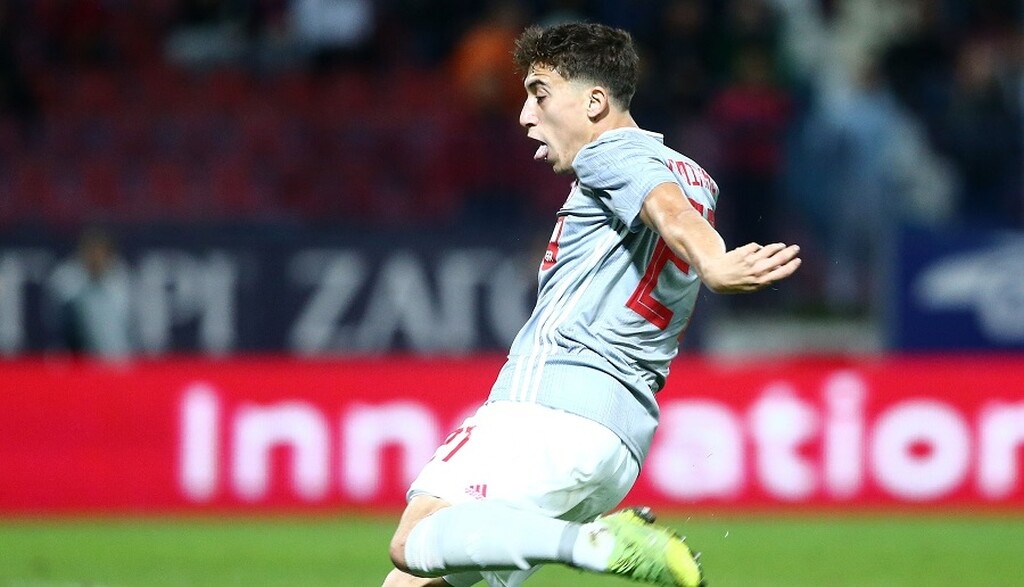 Όπως γίνεται αντιληπτό, η ιταλική ομάδα παίζει τα… ρέστα της για τον Τσιμίκα, ενώ την ίδια ώρα η Ίντερ δεν δείχνει να έχει ξεχάσει την περίπτωσή του και θεωρείται δεδομένο πως θα κάνει και εκείνη την κίνησή της