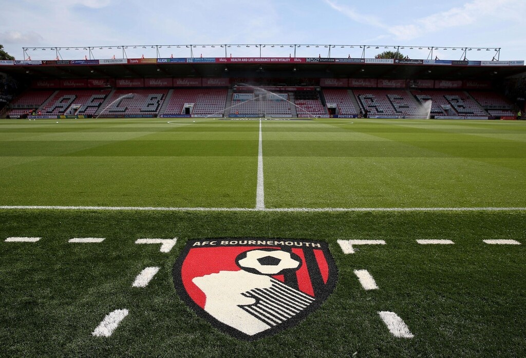 ... Μπόρνμουφ, που βρέθηκε στην πρώτη κατηγορία το 2015, διαθέτει το πιο μικρό γήπεδο στην Premier League με μόλις 11.300 θέσεις χωρητικότητα, παράλληλα ξοδεύει πολλά στους μισθούς και για αυτό τον λόγο τα έσοδά της εξαρτώνται από το τηλεοπτικό συμβόλαιο.