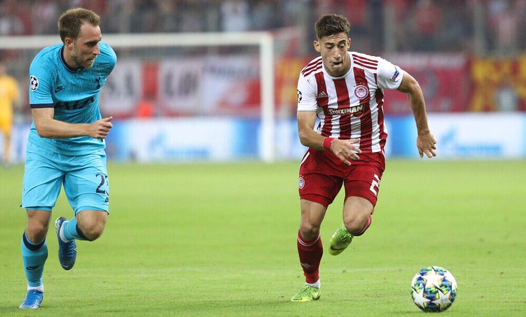 Βέβαια, οι «παρτενοπέι» δεν περίμεναν σε καμία περίπτωση οι Πειραιώτες να επιμείνουν στα 25 εκατ. ευρώ που ζητούσαν για την παραχώρηση του Έλληνα άσου.