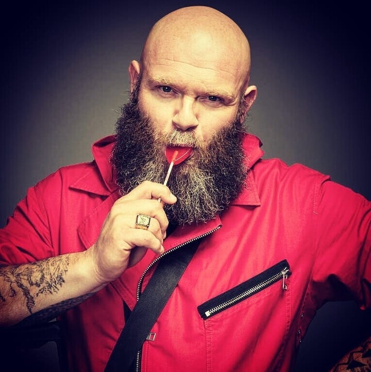 Συγκεκριμένα ο... λατρεμένος «Ελσίνκι» ήταν αυτός που σε συνέντευξη που έδωσε στο κανάλι των Καταλανών στο youtube, έκανε γνωστό ότι ένας από τους παίκτης της Μπάρτσα θα μπορούσε να παίξει στη σειρά.