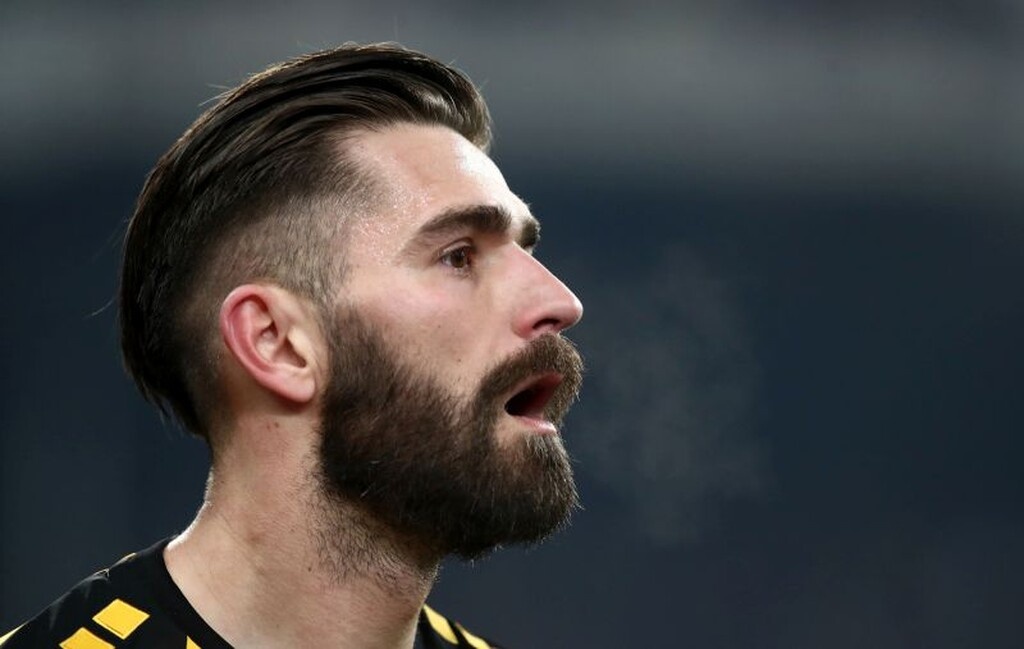 «Έχω προτάσεις από ομάδες των πέντε μεγάλων πρωταθλημάτων. Είμαι όμως ικανοποιημένος και ευτυχισμένος στην ΑΕΚ και στην Ελλάδα», είπε ο Λιβάια