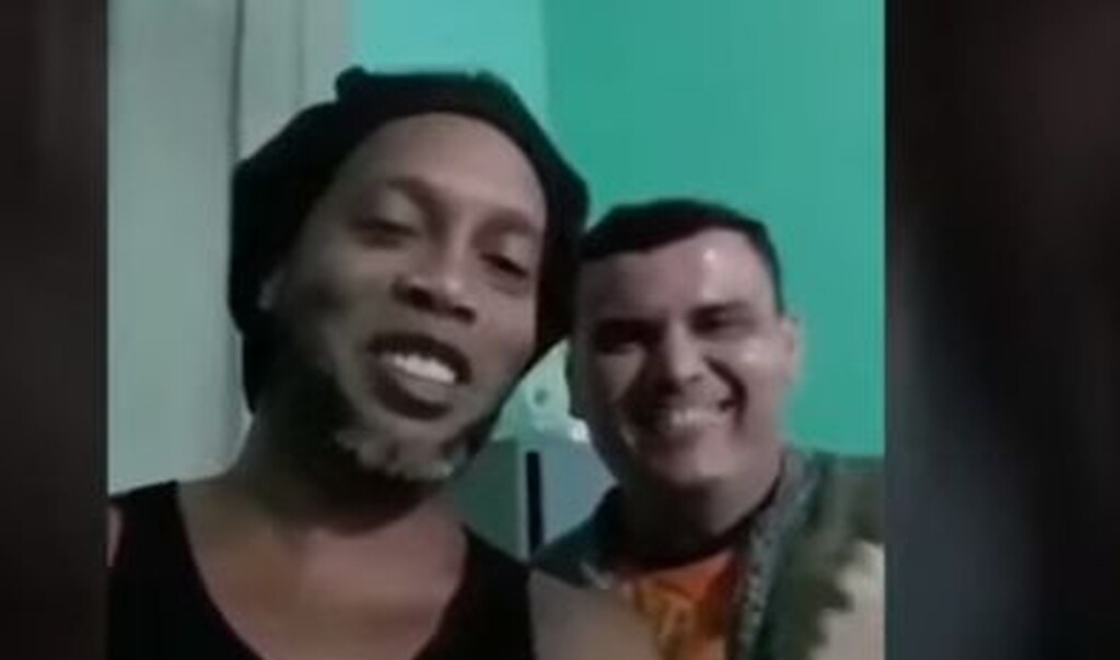 Ο Ροναλντίνιο έχει αφήσει... μούσι, κάτι που βλέπουμε για πρώτη φορά από τον «Ρόνι» στα χρόνια που έχει τα φώτα της δημοσιότητας επάνω του.