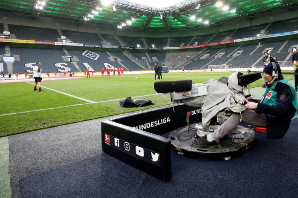 Από αυτούς 126 θα είναι οι παίκτες, προπονητές, ιατροί, τηλεοπτικοί σταθμοί και τέσσερα παιδιά για να μαζεύουν την μπάλα