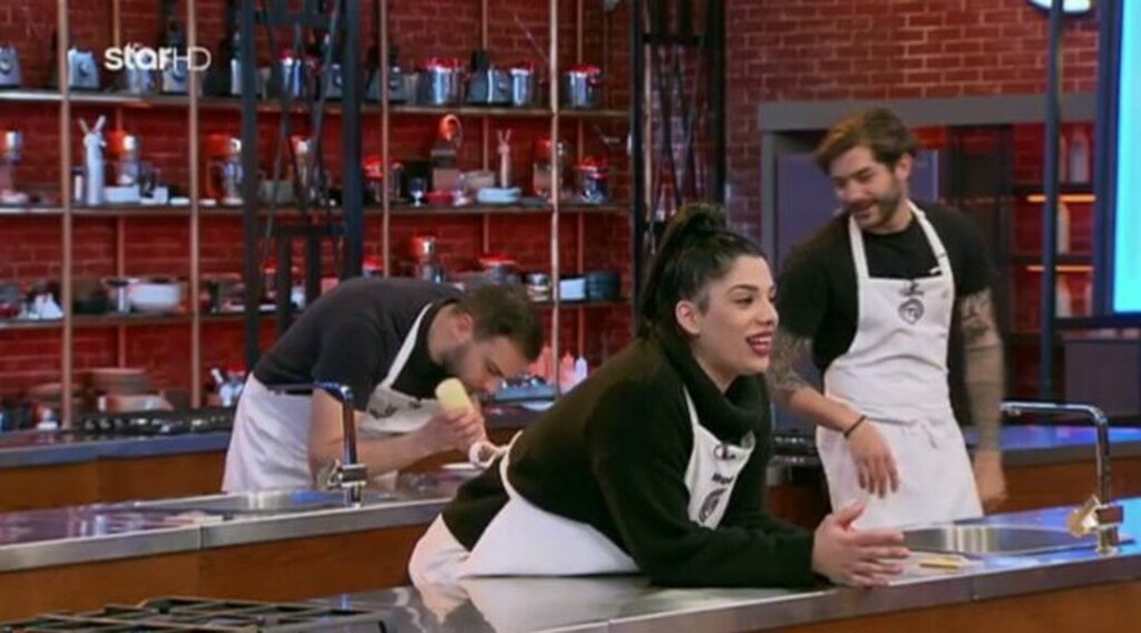 Κι αυτό γιατί κάτι αντίστοιχο είχε κάνει και ο Ηλίας σε παλαιότερο επεισόδιο, χωρίς όμως να του γίνουν οι ίδιες δριμύτατες παρατηρήσεις, ούτε και τέθηκε υποψήφιος προς αποχώρηση.