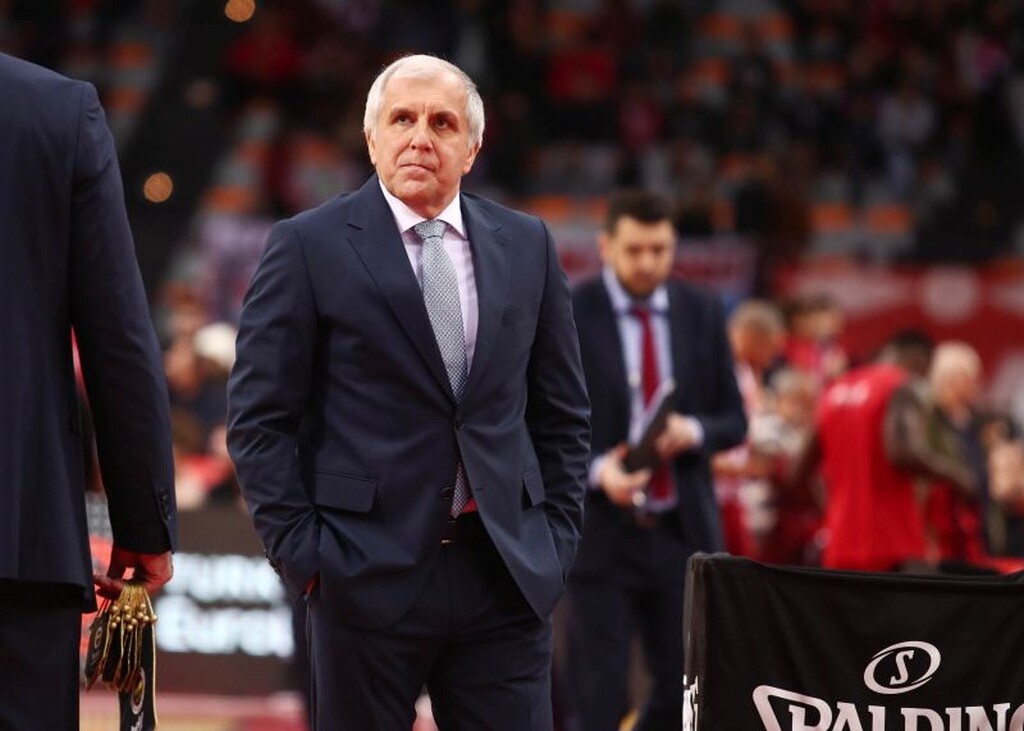 Τα τελευταία ρεπορτάζ ήθελαν τον Ομπράντοβιτς να έχει συμφωνήσει να μείνει στη Φενέρμπαχτσε, παρότι θα γίνει μείωση στο 50% του μπάτζετ.