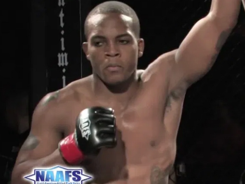 Σοκ, δολοφονήθηκε αθλητής έξω από το σπίτι του! (photos)