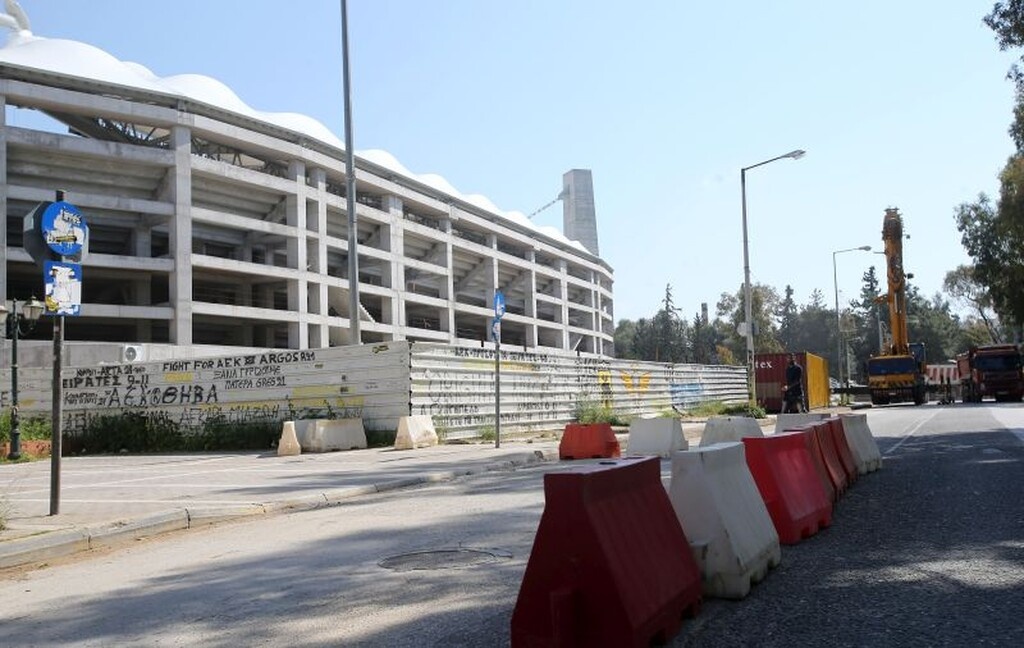 Σε ερώτηση δημοσιογράφου που βρέθηκε στο σημείο, για το γιατί ήταν έξω ενώ δεν πρέπει,  απάντησε αφοπλιστικά πως «ήθελα να δω το γήπεδο, έκανα μια βόλτα να το δω κι άλλες μέρες το έχω κάνει»