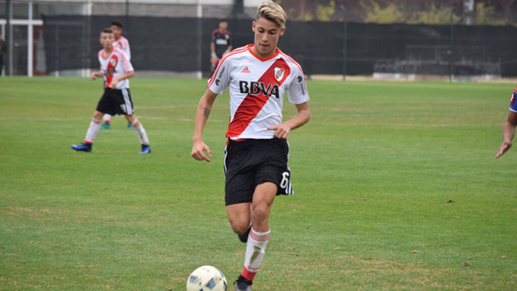 ...18χρονο Τόμας Λεκάντα (στόπερ, Ρίβερ Πλέιτ)