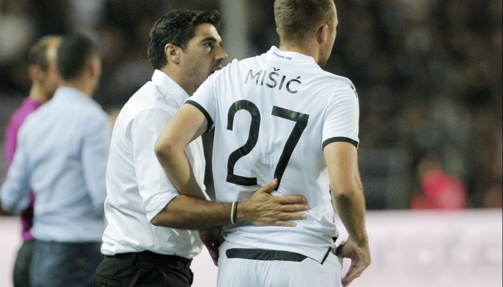 Η πρώτη κίνηση που θέλει να κάνει ο Φερέιρα αφορά έναν μέσο με χαρακτηριστικά box to box, ώστε να ταιριάξει με τον Γιόζιπ Μίσιτς στον άξονα.