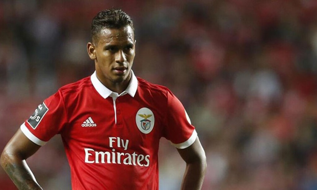 Η δεύτερη περίπτωση είναι αυτή του Φιλίπε Αουγκούστο, ο οποίος έχει μάνατζερ τον Ζόζε Μέντες είναι παίκτης που έχει τα χαρακτηριστικά που ζητά ο Πέδρο Μαρτίνς ωστόσο το αρνητικό στην περίπτωση του είναι πως δεν έχει κοινοτικό διαβατήριο