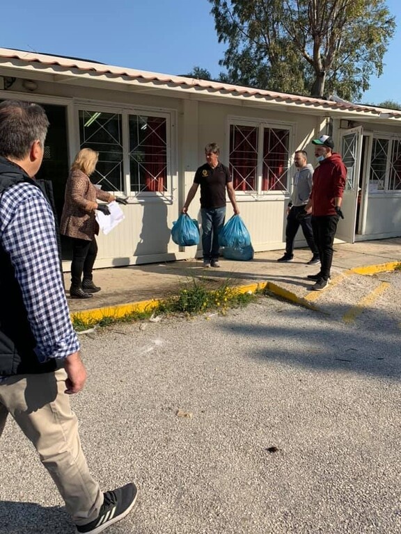 Παλληνιακός: Μοίρασε τρόφιμά σε ευπαθείς ομάδες (photos)