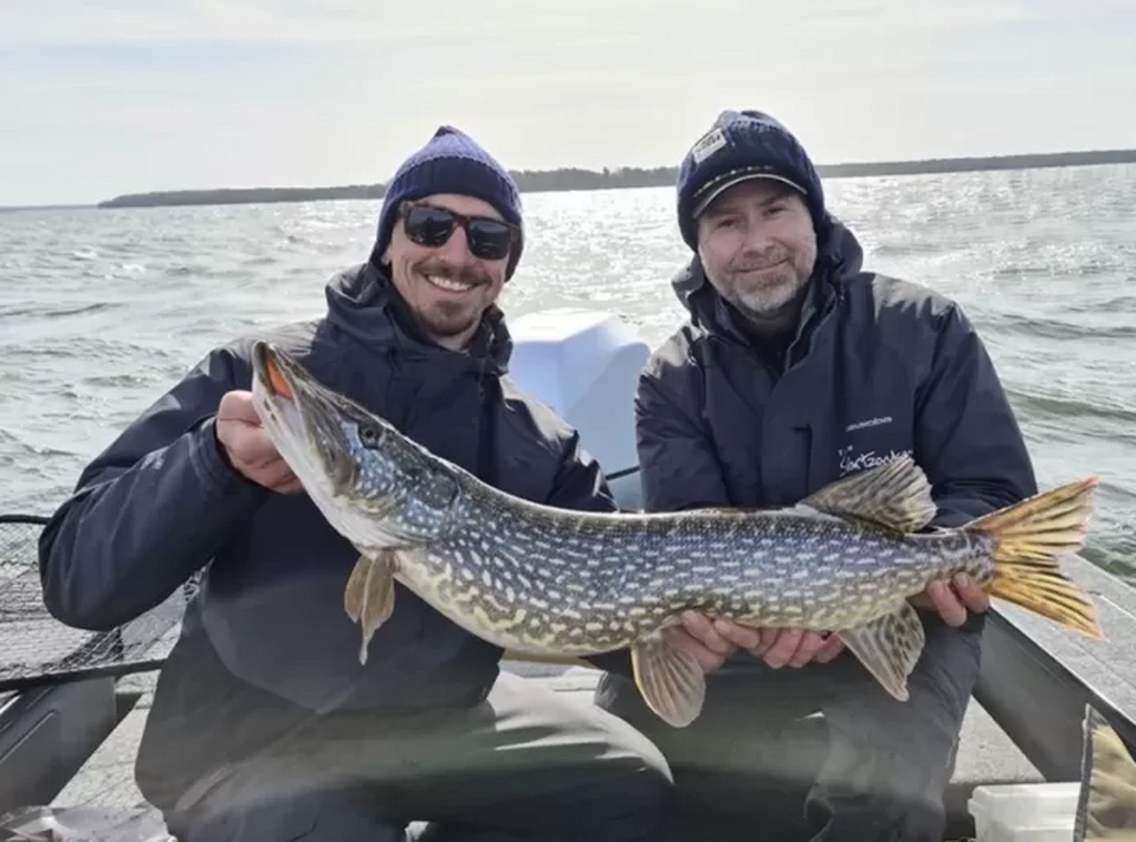 Απίθανος Ζλάταν, πήγε για... ψάρεμα (photos)