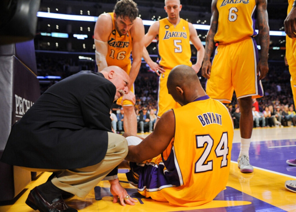 Ο ορισμός του Mamba Mentality: Όταν ο Κόμπι Μπράιαντ ευστόχησε σε βολές με κομμένο αχίλλειο! (vid)