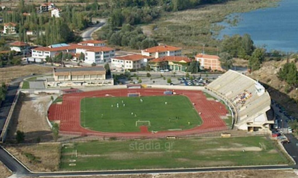 Απίστευτο! Κότες παίζουν… μπάλα σε ελληνικό γήπεδο (photos)
