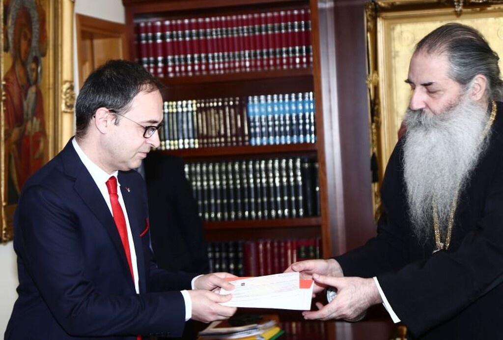 Νέα δωρεά Βαγγέλη Μαρινάκη στην Ιερά Μητρόπολη Πειραιά (photos)
