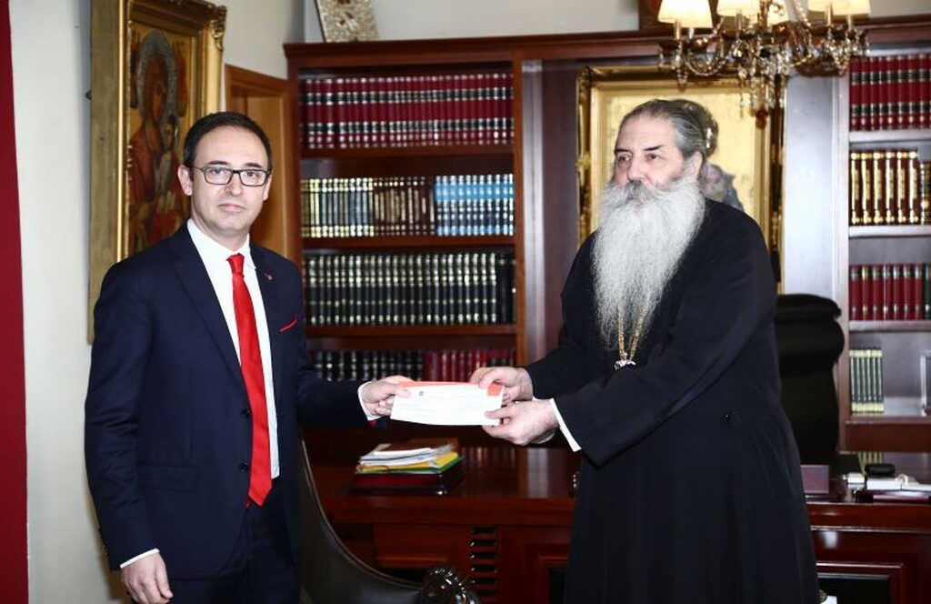 Νέα δωρεά Βαγγέλη Μαρινάκη στην Ιερά Μητρόπολη Πειραιά (photos)
