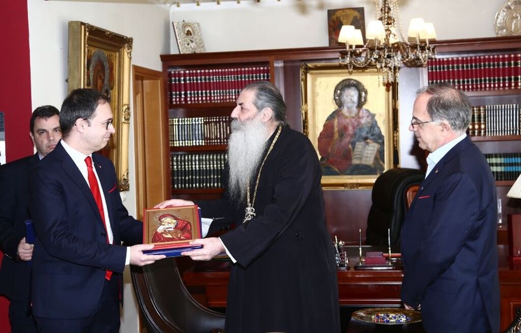 Νέα δωρεά Βαγγέλη Μαρινάκη στην Ιερά Μητρόπολη Πειραιά (photos)