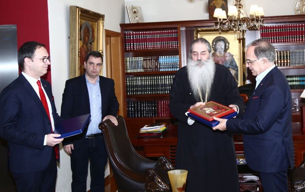 Νέα δωρεά Βαγγέλη Μαρινάκη στην Ιερά Μητρόπολη Πειραιά (photos)