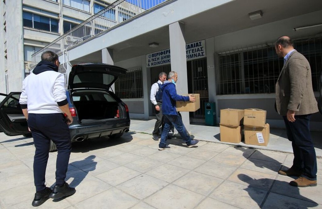 Παρέδωσε 10.000 μάσκες στην Περιφέρεια Θεσσαλίας ο Κούγιας (photos)